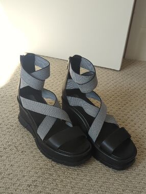 Sorel Black Platforms with Light Gray Wrap Straps